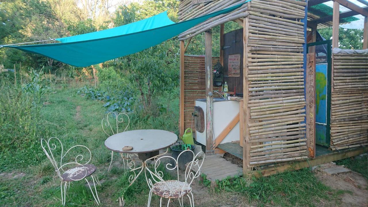 Tente En Permaculture Pirate Creysse  Bagian luar foto