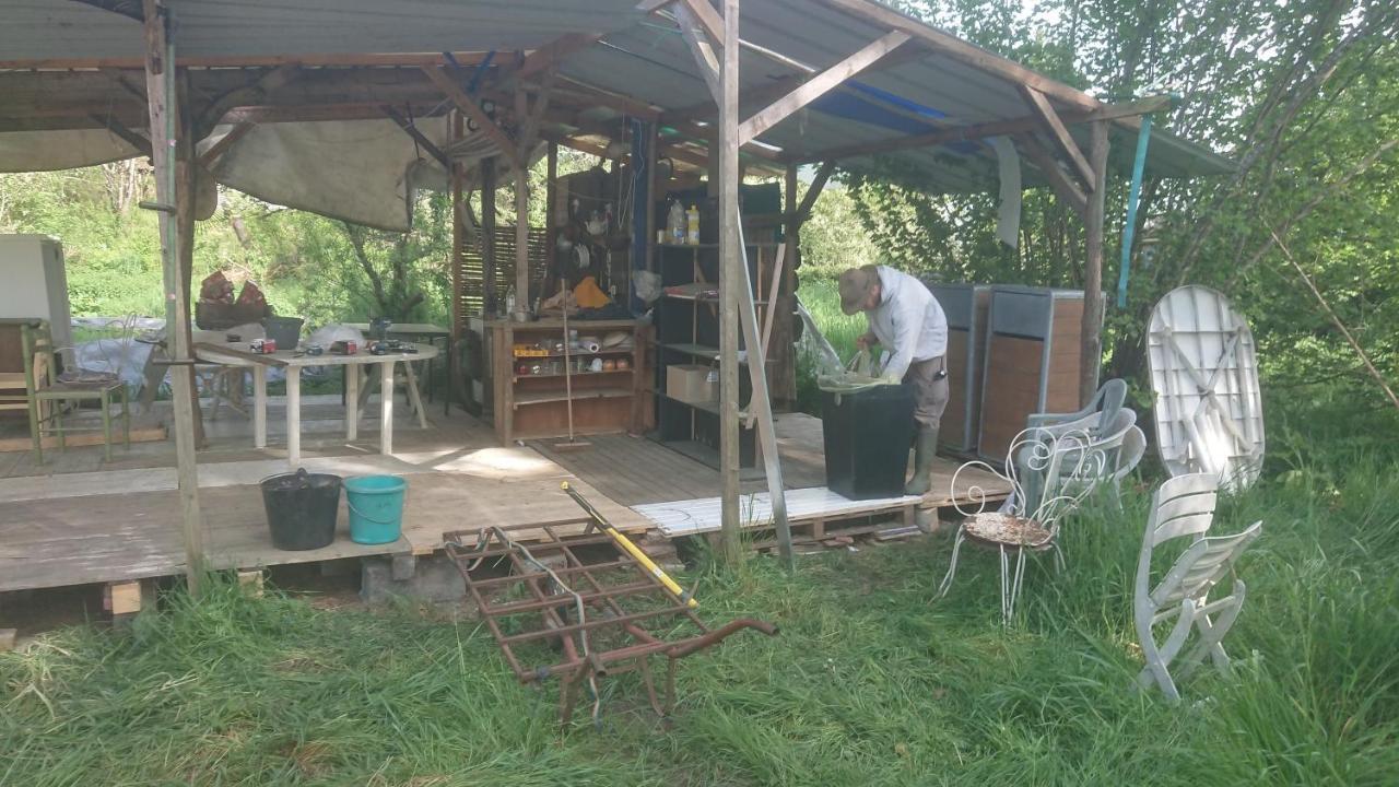 Tente En Permaculture Pirate Creysse  Bagian luar foto
